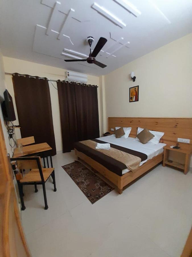 Hotel Krishna Rishīkesh 외부 사진