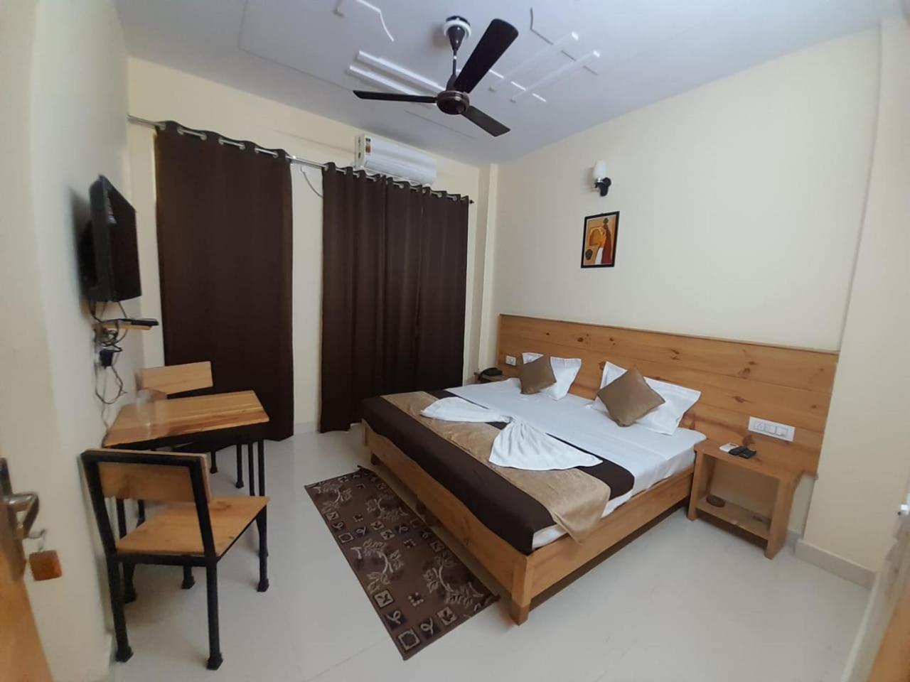 Hotel Krishna Rishīkesh 외부 사진