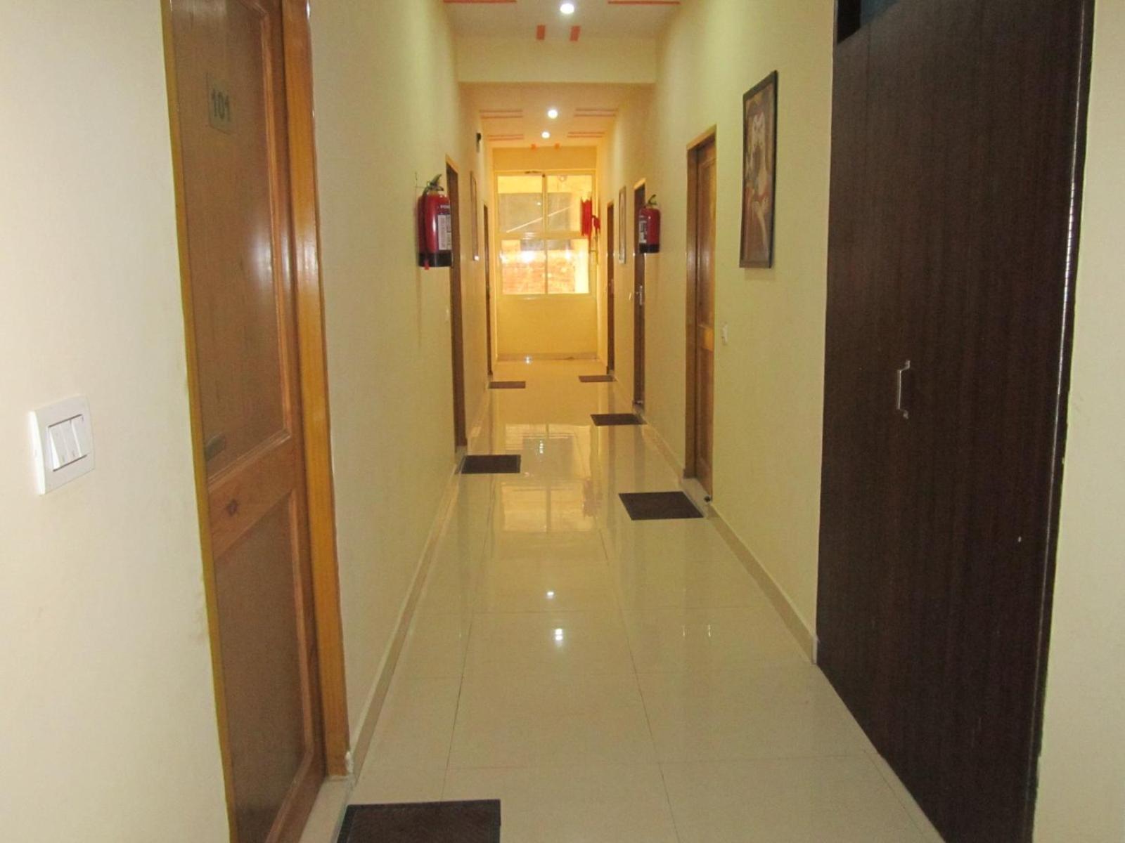 Hotel Krishna Rishīkesh 외부 사진